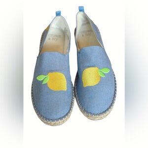 Crown & Ivy Women’s Lemon Embroidered Shoes Skylar Size 8.5 Blue Yellow Flat